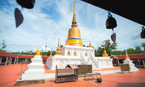 Chumphon Wat Phra That Sawi